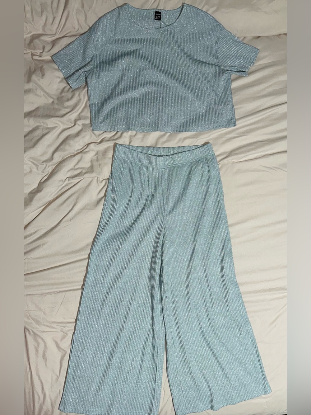 Shimmering Two-Piece Set - Light Blue
